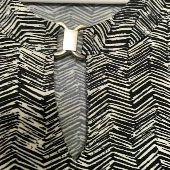 Clientele tunic w decorative metal fastener - Picture 3 of 5